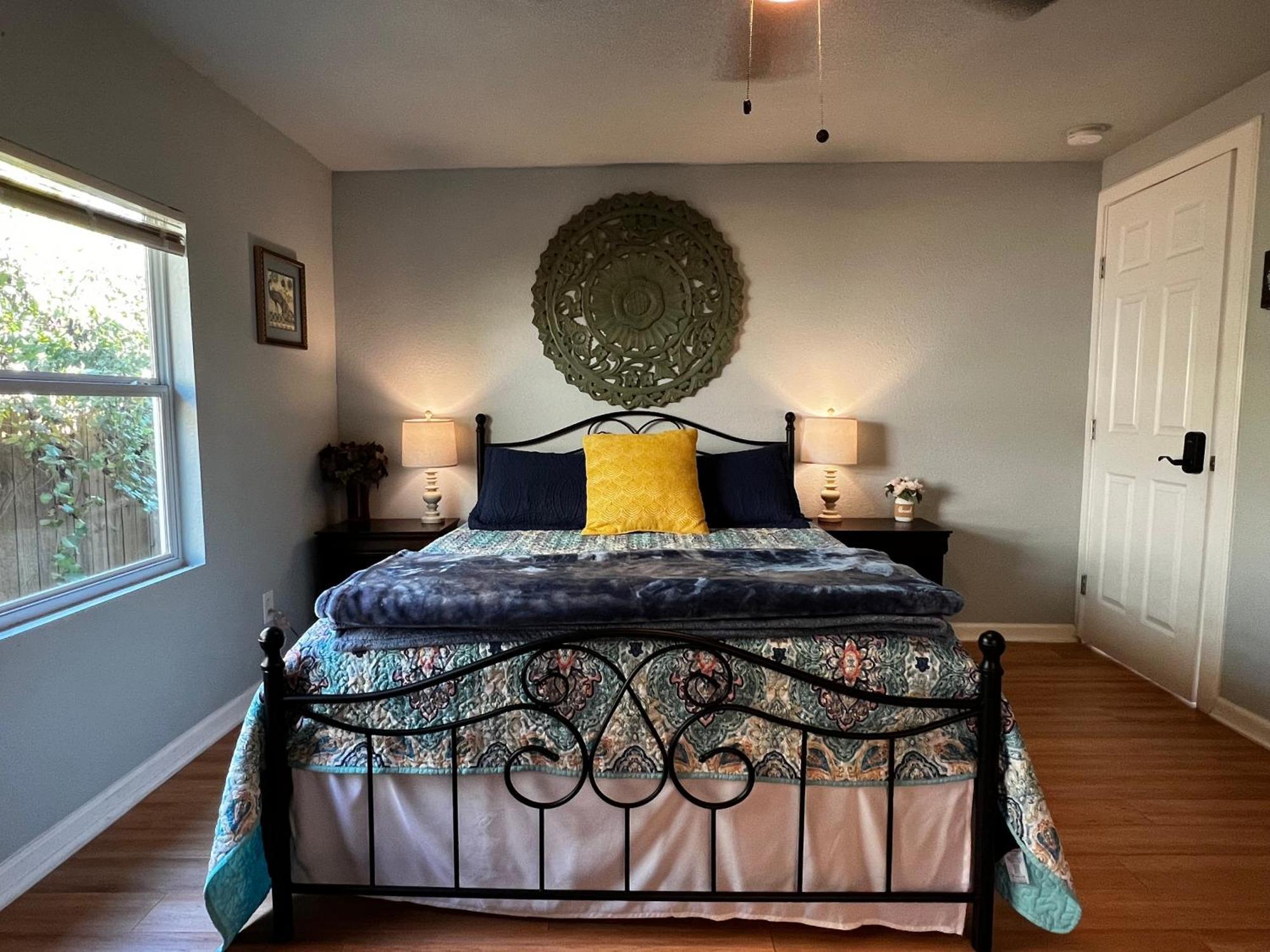 Boho Bliss- Cozy Private Room 2 Miles From Alamodome! サンアントニオ エクステリア 写真